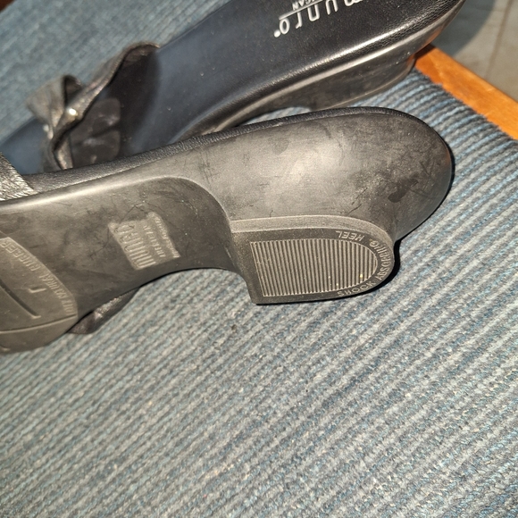 Munro American Black Leather Slides- 12 medium, gently used! - Picture 5 of 9